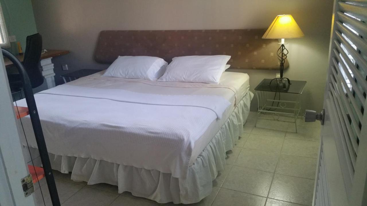 Kootney Resorts Portsmouth Buitenkant foto
