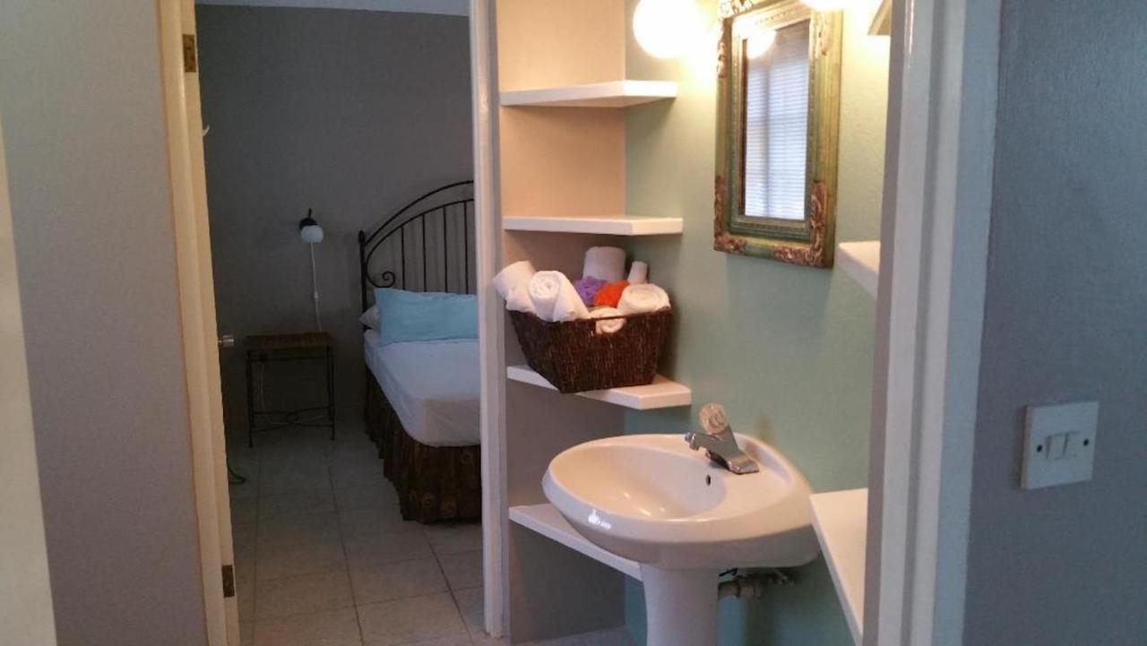 Kootney Resorts Portsmouth Buitenkant foto