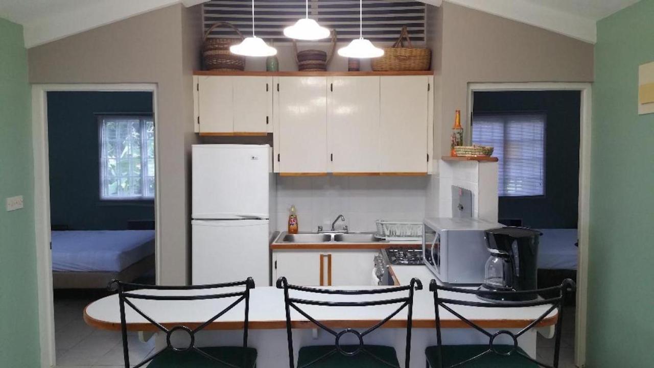 Kootney Resorts Portsmouth Buitenkant foto