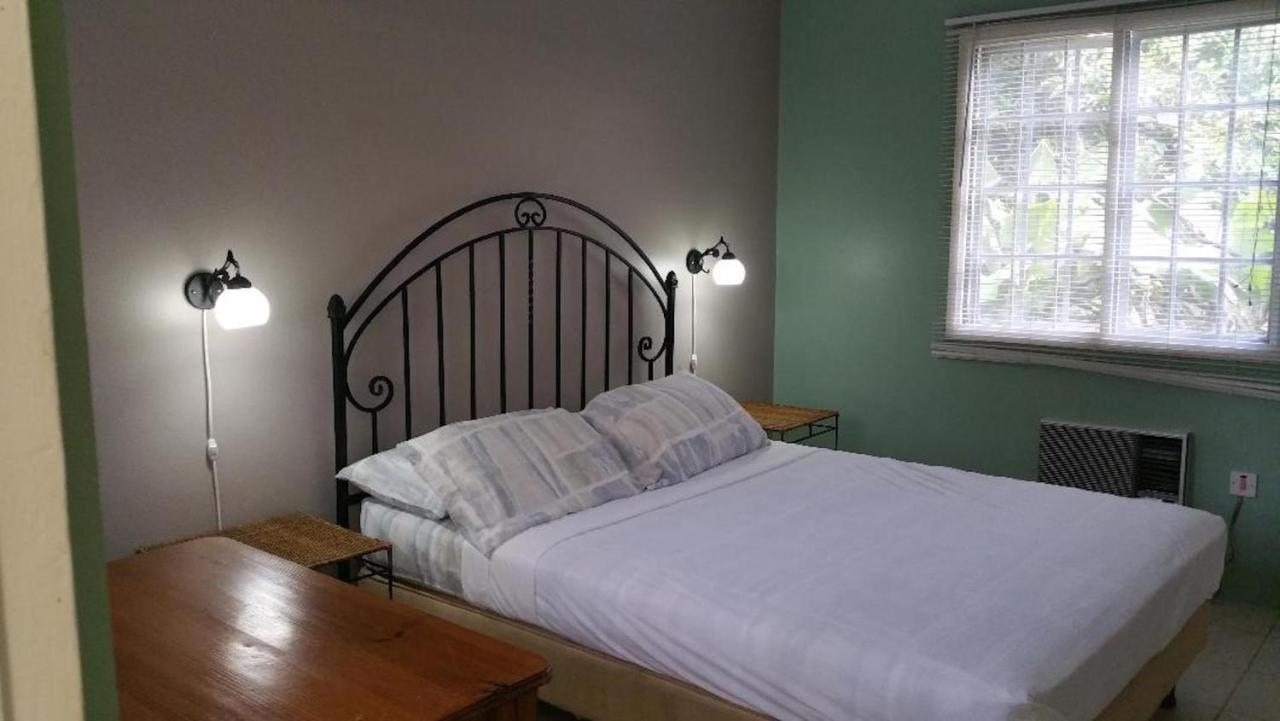 Kootney Resorts Portsmouth Buitenkant foto